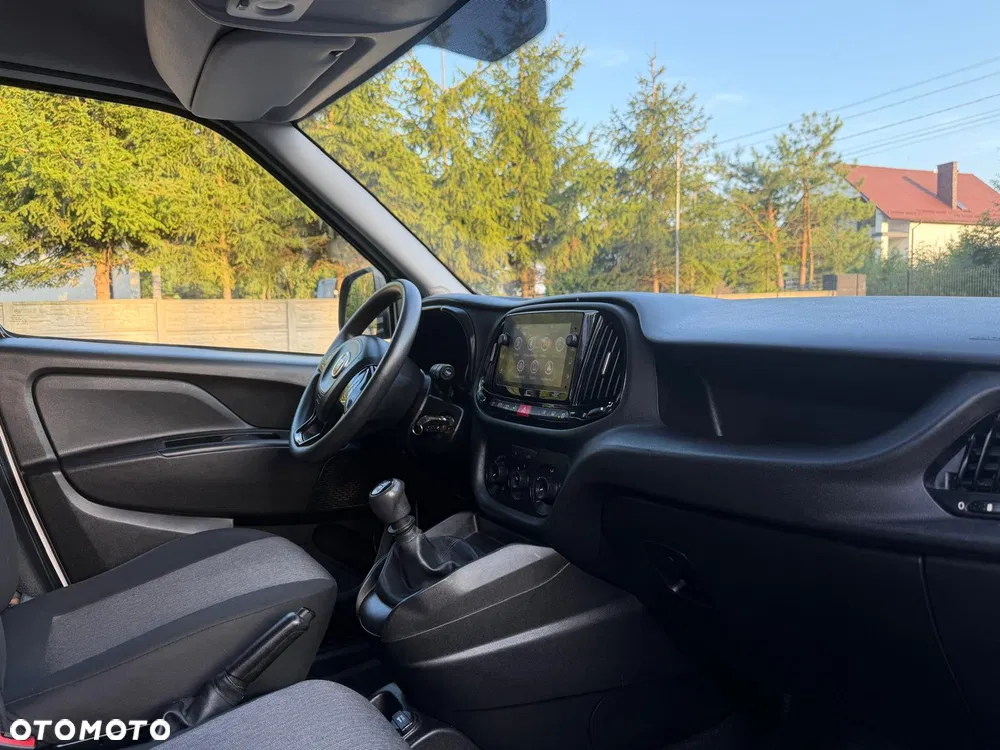 Fiat DOBLO / 1.6D / FV23% / NAJBOGATSZA WERSJA / 3 OSOBOWY / NAVI / CARPLAY - miniatura 15