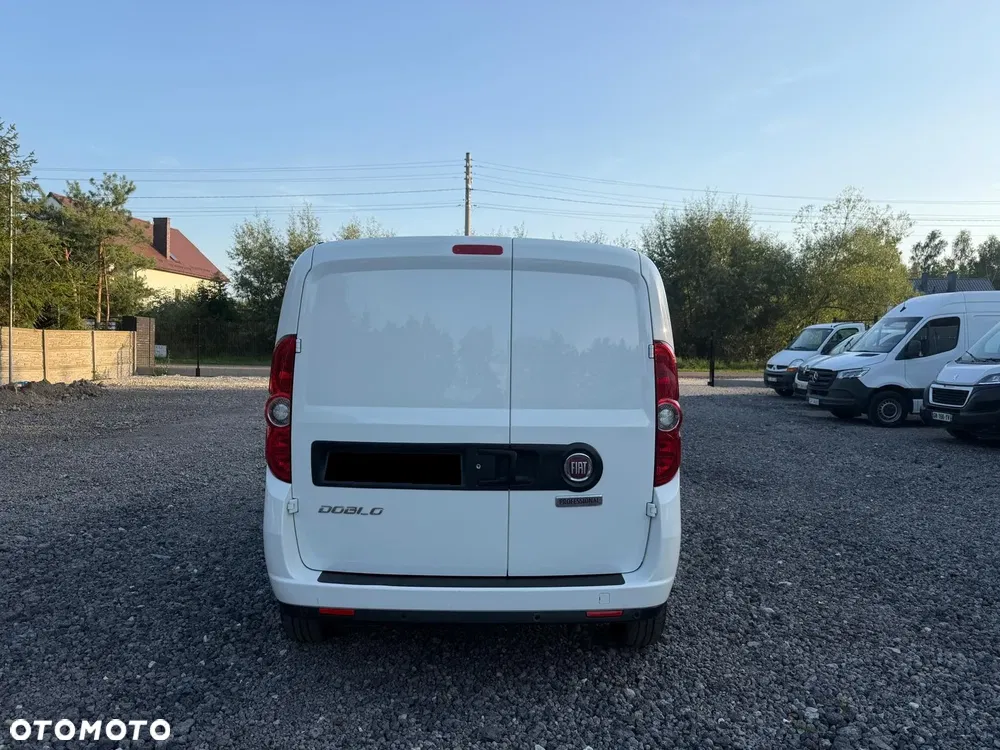 Fiat DOBLO / 1.6D / FV23% / NAJBOGATSZA WERSJA / 3 OSOBOWY / NAVI / CARPLAY - miniatura 8