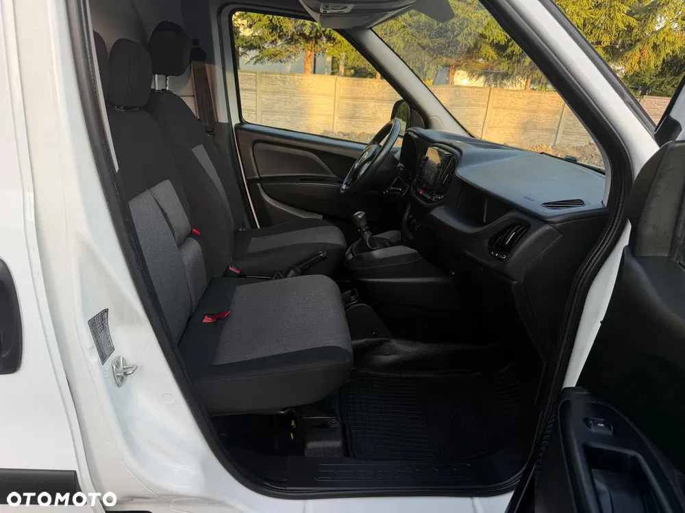Fiat DOBLO / 1.6D / FV23% / NAJBOGATSZA WERSJA / 3 OSOBOWY / NAVI / CARPLAY - miniatura 14