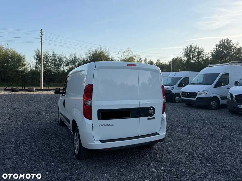 Fiat DOBLO / 1.6D / FV23% / NAJBOGATSZA WERSJA / 3 OSOBOWY / NAVI / CARPLAY - miniatura 9