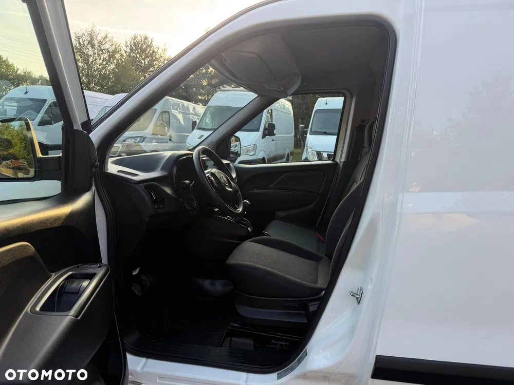 Fiat DOBLO / 1.6D / FV23% / NAJBOGATSZA WERSJA / 3 OSOBOWY / NAVI / CARPLAY - miniatura 19