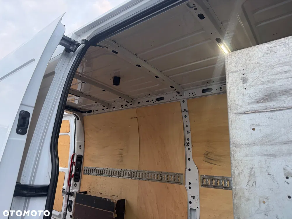 Renault Master - miniatura 16