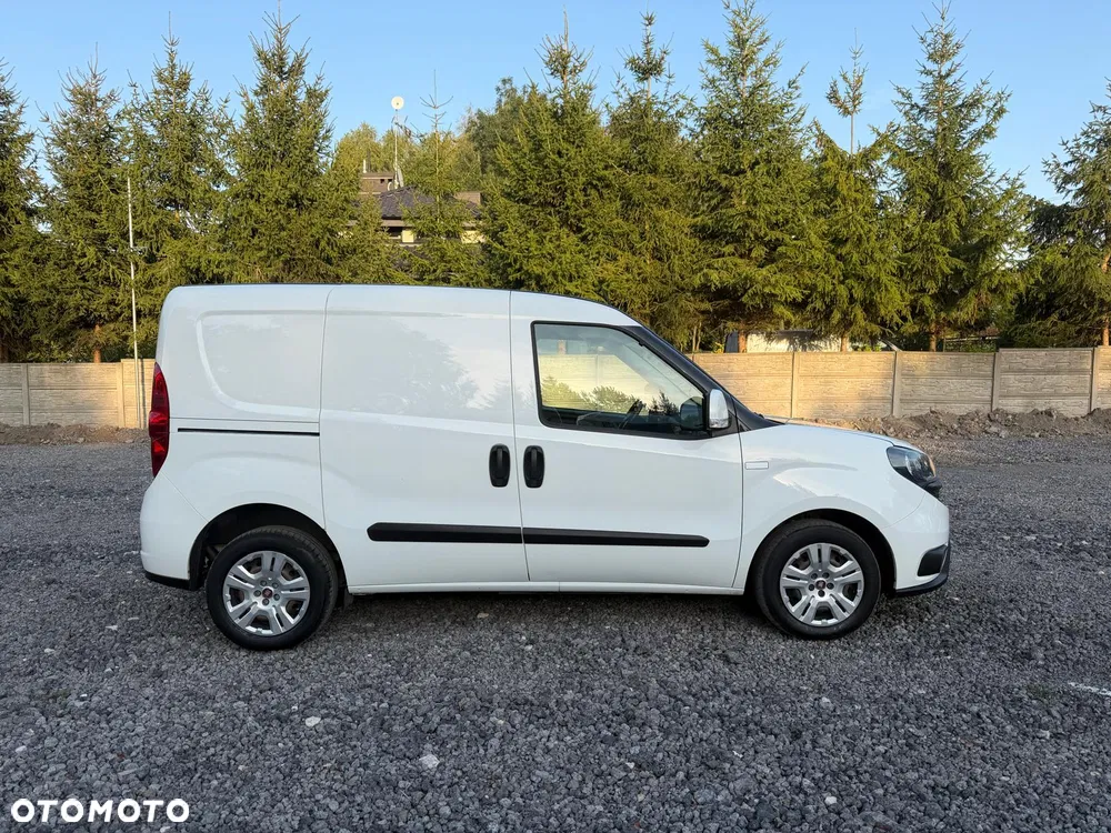 Fiat DOBLO / 1.6D / FV23% / NAJBOGATSZA WERSJA / 3 OSOBOWY / NAVI / CARPLAY - miniatura 6