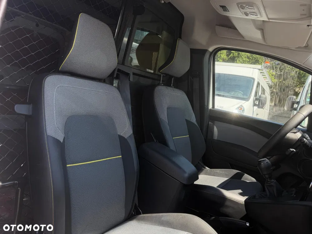 Renault Kangoo /NAJBOGATSZA WERSJA / LED/ NAVI / TABLET / KAMERA / KEY LESS / FV23% - miniatura 18