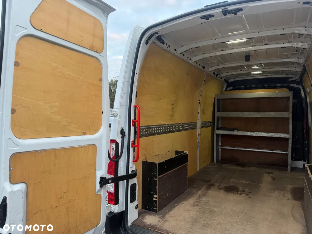 Renault Master - miniatura 12