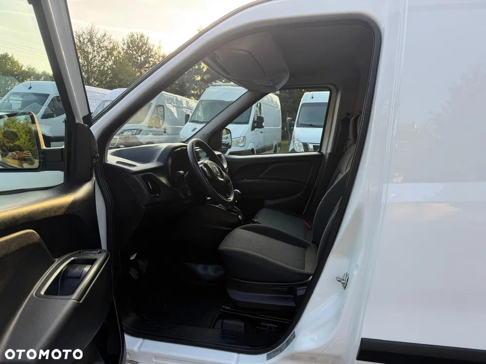 Fiat DOBLO / 1.6D / FV23% / NAJBOGATSZA WERSJA / 3 OSOBOWY / NAVI / CARPLAY - miniatura 16